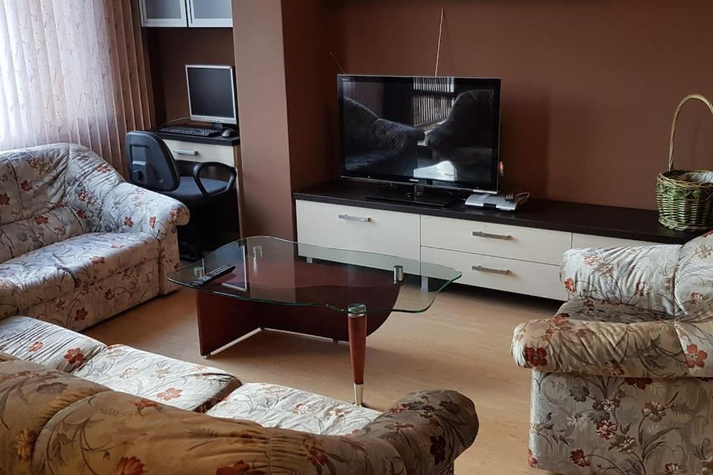 Слънчев Апартамент С Прекрасна Гледка, Паркинг. Appartement Smolyan Buitenkant foto