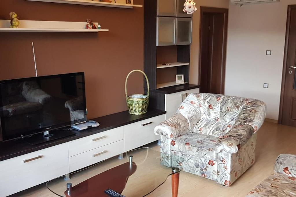 Слънчев Апартамент С Прекрасна Гледка, Паркинг. Appartement Smolyan Buitenkant foto