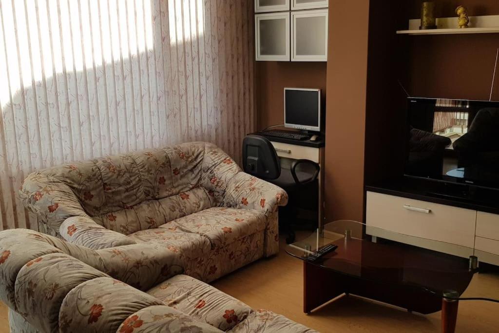 Слънчев Апартамент С Прекрасна Гледка, Паркинг. Appartement Smolyan Buitenkant foto