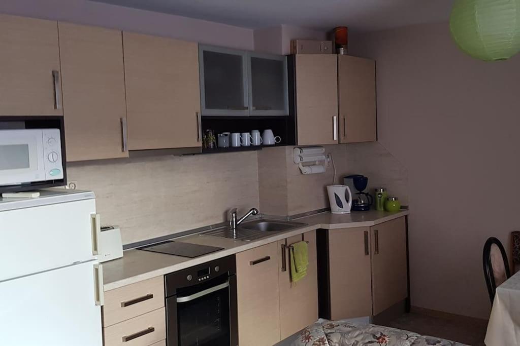 Слънчев Апартамент С Прекрасна Гледка, Паркинг. Appartement Smolyan Buitenkant foto