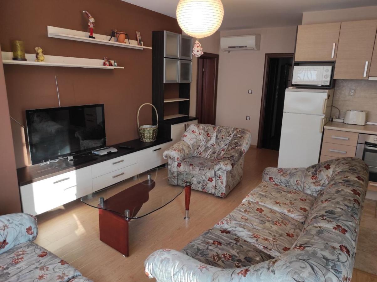 Слънчев Апартамент С Прекрасна Гледка, Паркинг. Appartement Smolyan Buitenkant foto